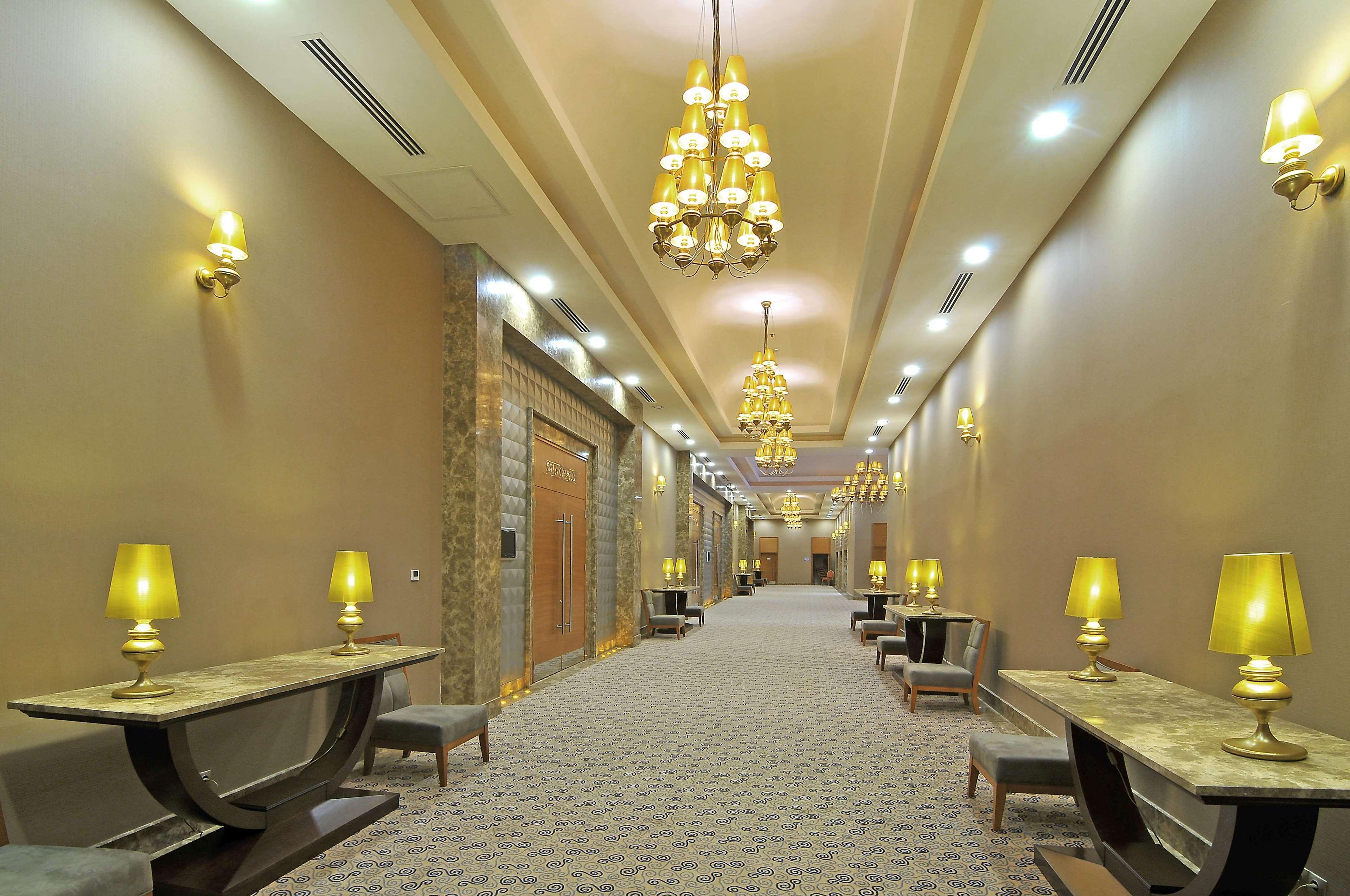 Doubletree By Hilton Van Εξωτερικό φωτογραφία