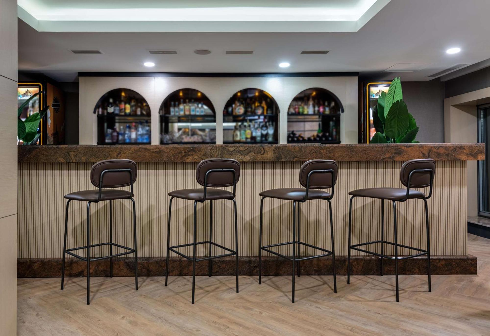 Doubletree By Hilton Van Εξωτερικό φωτογραφία
