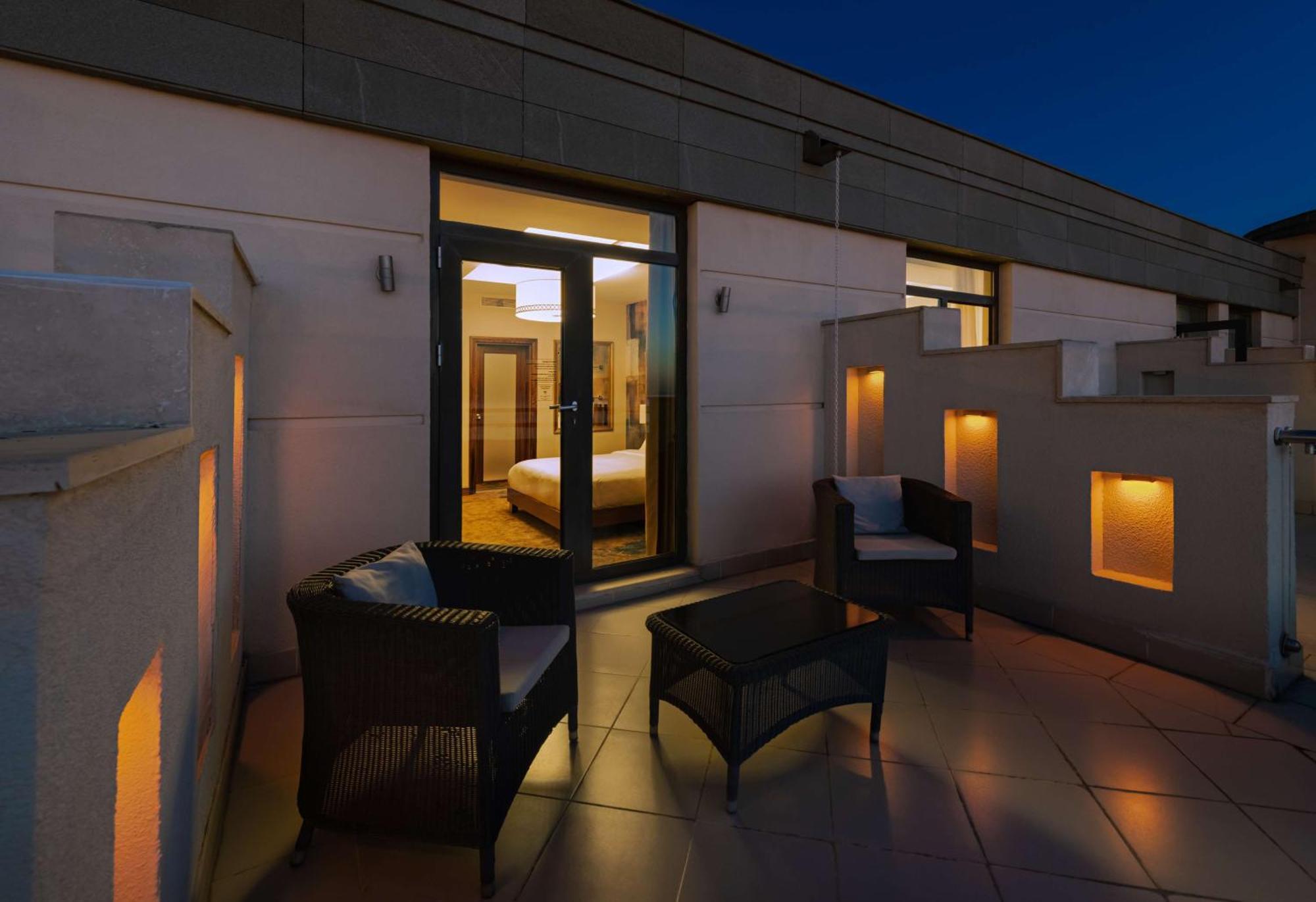 Doubletree By Hilton Van Εξωτερικό φωτογραφία