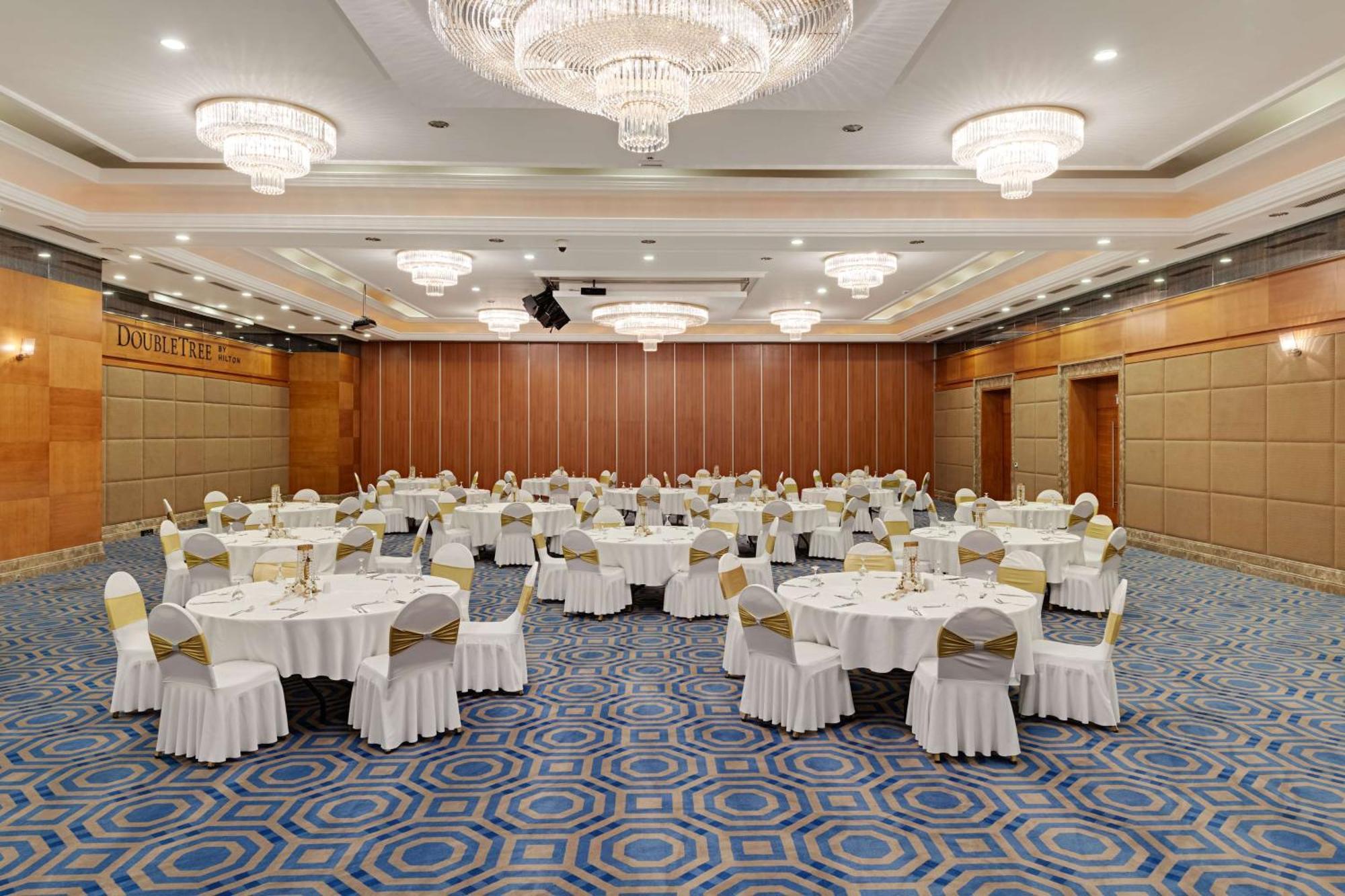Doubletree By Hilton Van Εξωτερικό φωτογραφία
