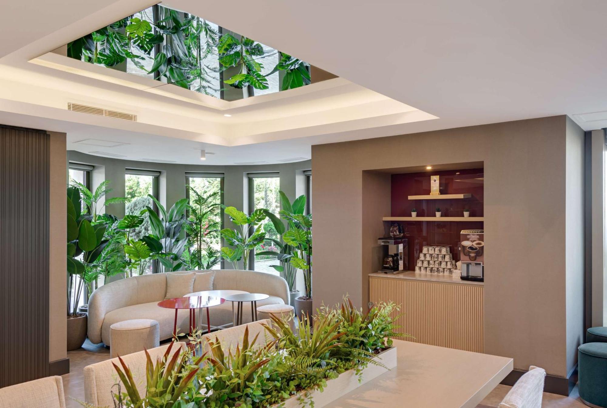 Doubletree By Hilton Van Εξωτερικό φωτογραφία
