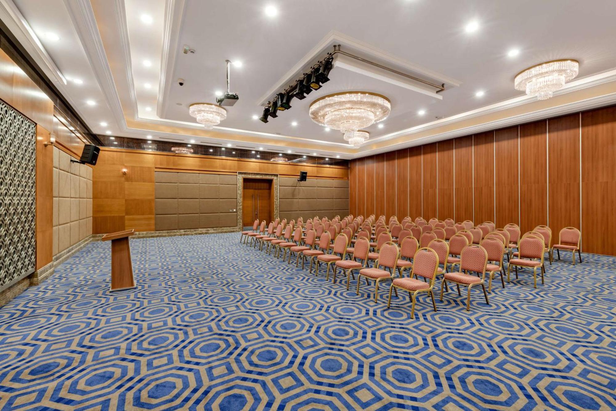 Doubletree By Hilton Van Εξωτερικό φωτογραφία