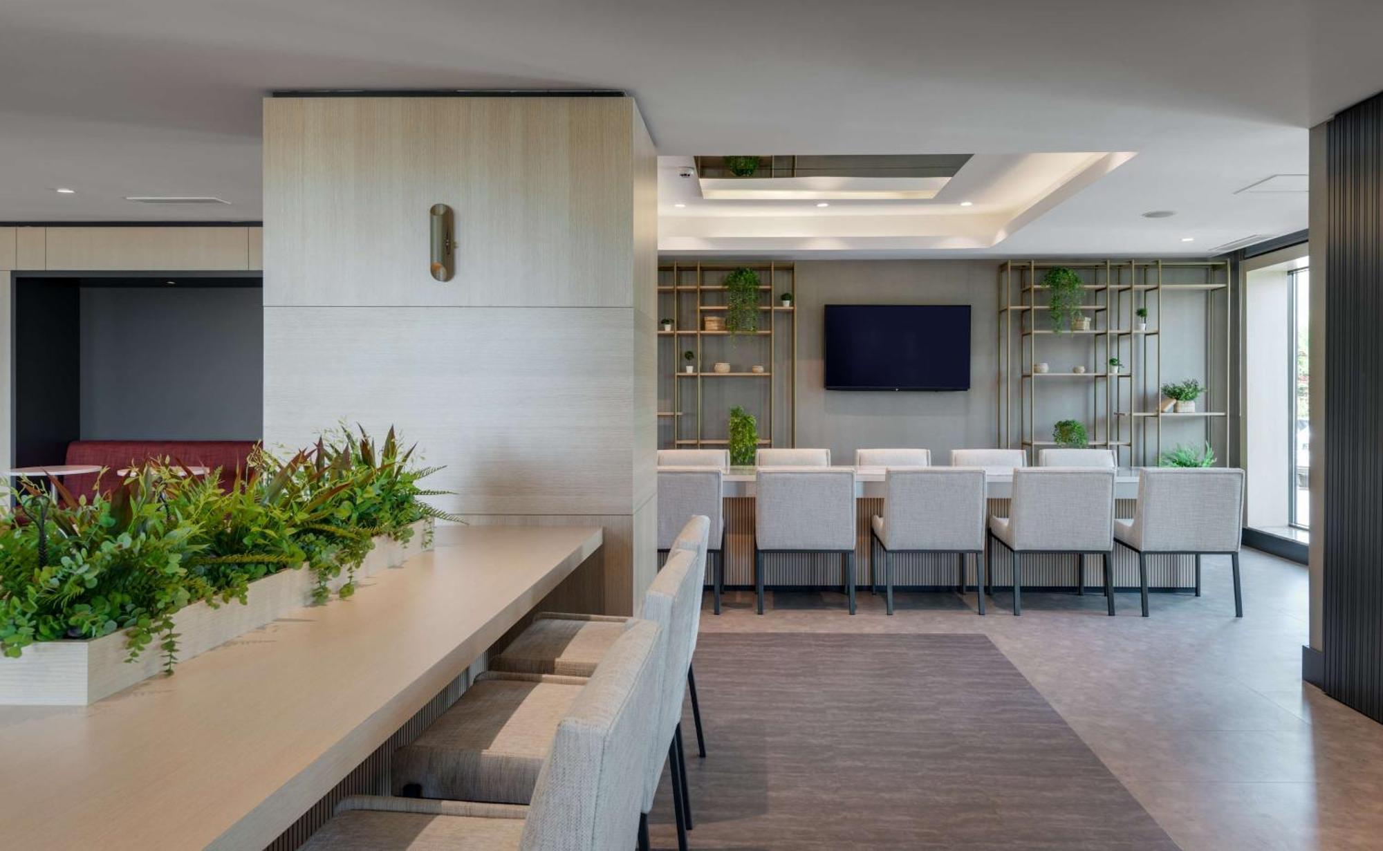Doubletree By Hilton Van Εξωτερικό φωτογραφία