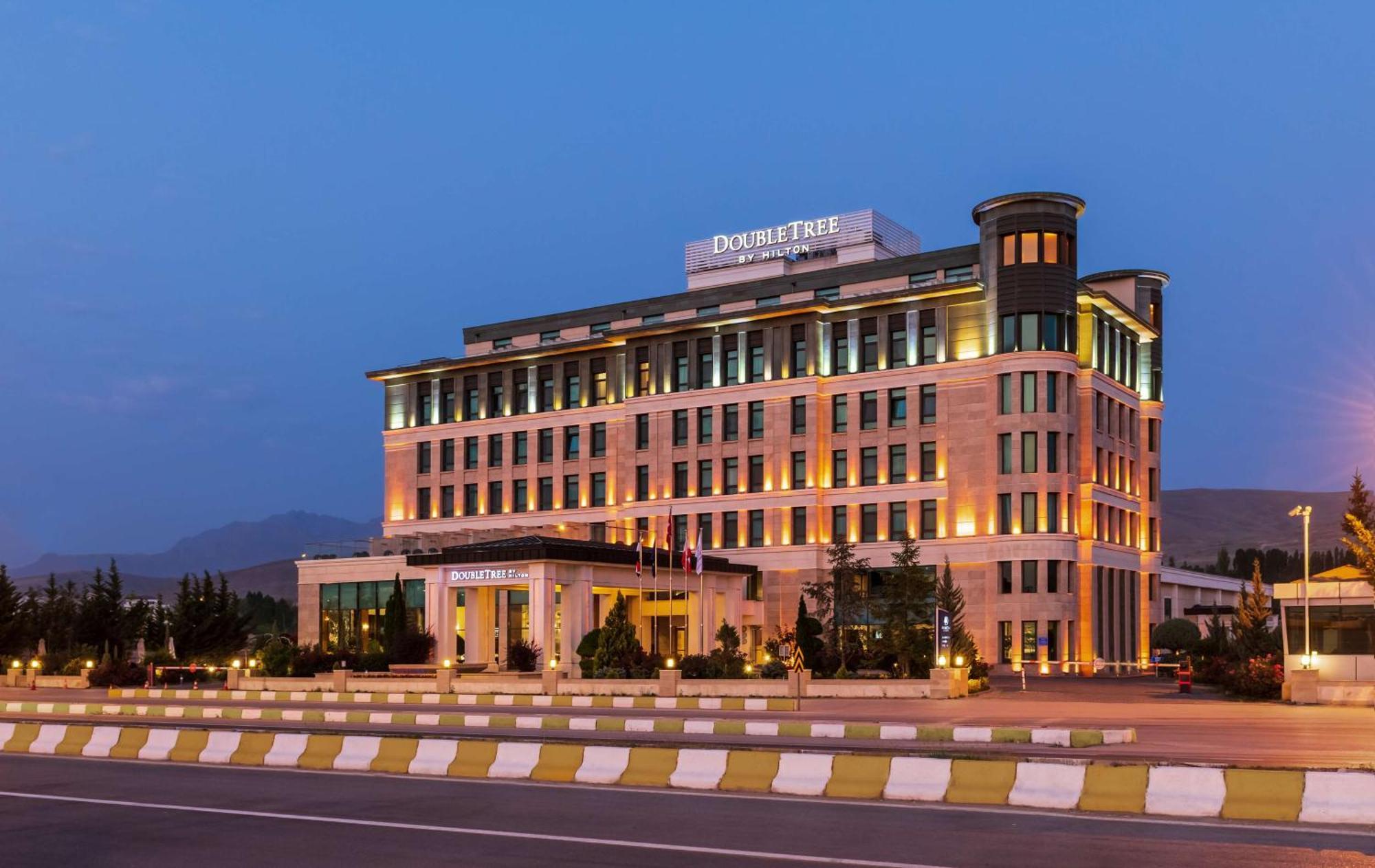Doubletree By Hilton Van Εξωτερικό φωτογραφία