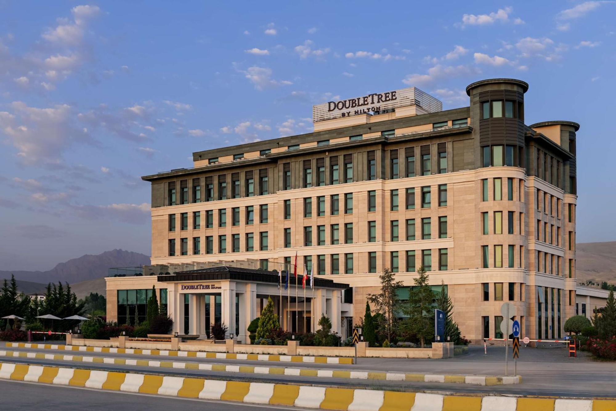Doubletree By Hilton Van Εξωτερικό φωτογραφία