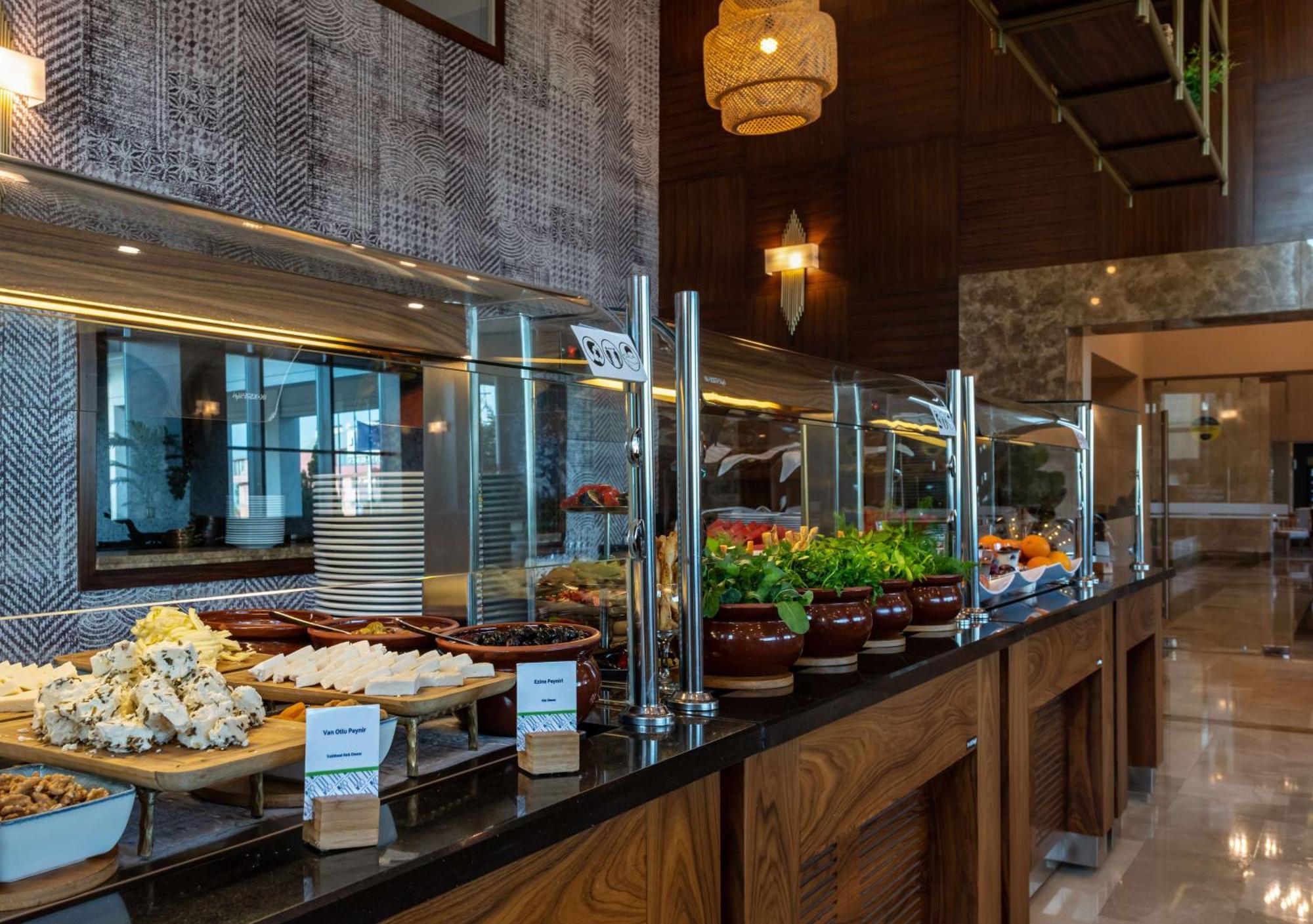 Doubletree By Hilton Van Εξωτερικό φωτογραφία