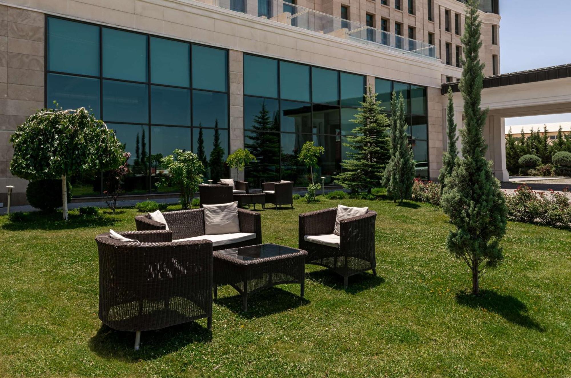Doubletree By Hilton Van Εξωτερικό φωτογραφία